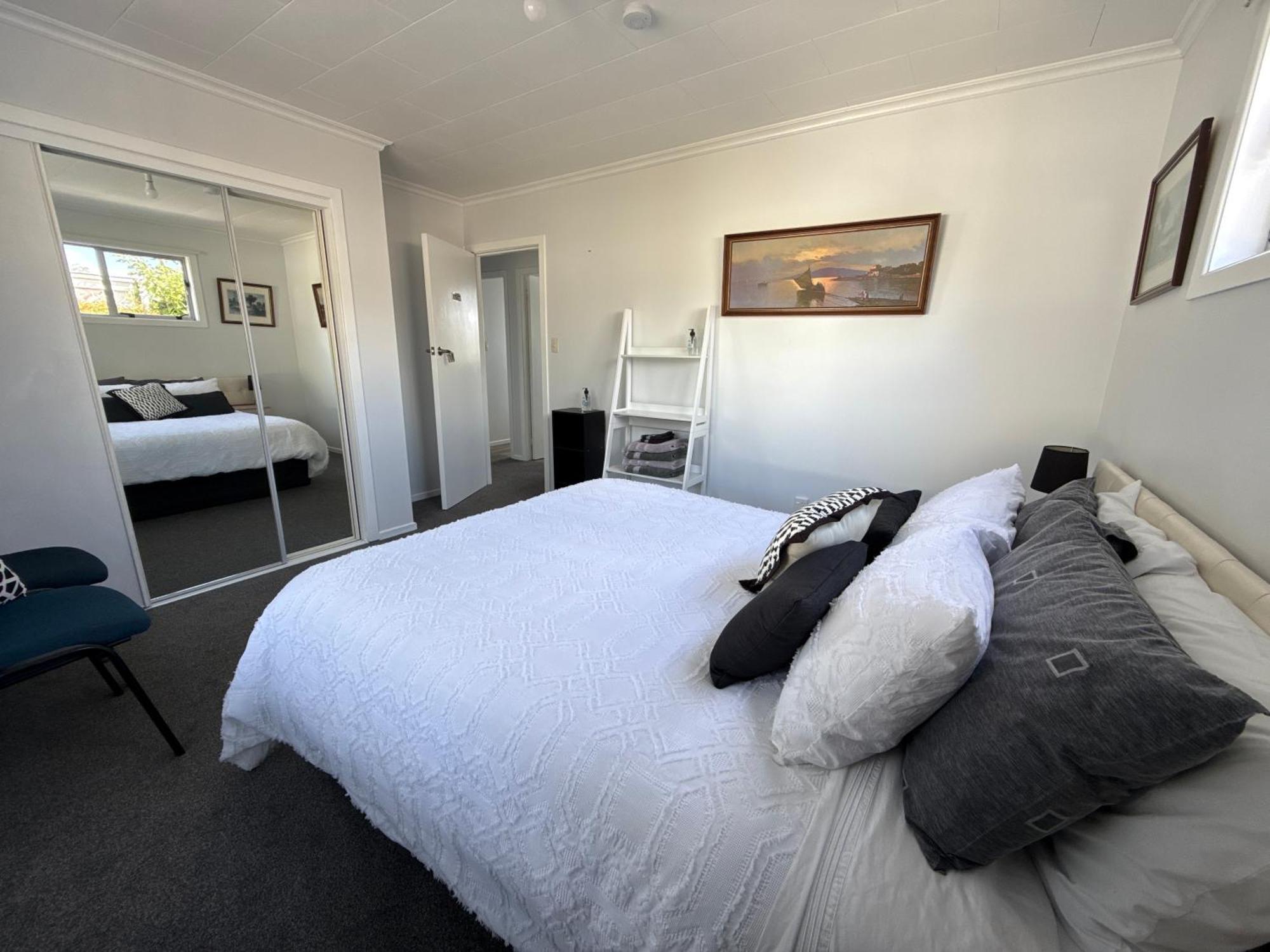 Inglewood Shared Home Bnb นิวพลีมัธ ภายนอก รูปภาพ